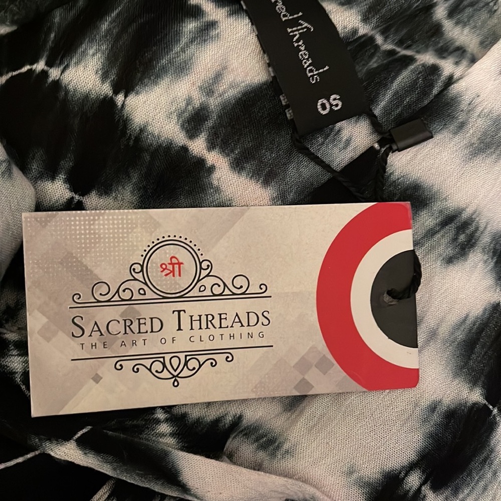 NWT.  Blouse by Sacred Threads. Onesize.   BL/RD 6.  222434 - Picture 4 of 5